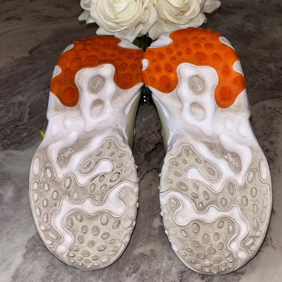 Nike Yellow and Blue React Sneakers Dynamic Design - Picture 5 of 11